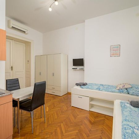 Apartments Todorovic พูลา ภายนอก รูปภาพ