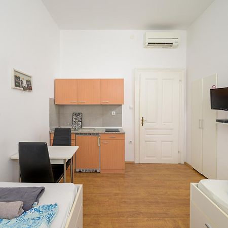 Apartments Todorovic พูลา ภายนอก รูปภาพ