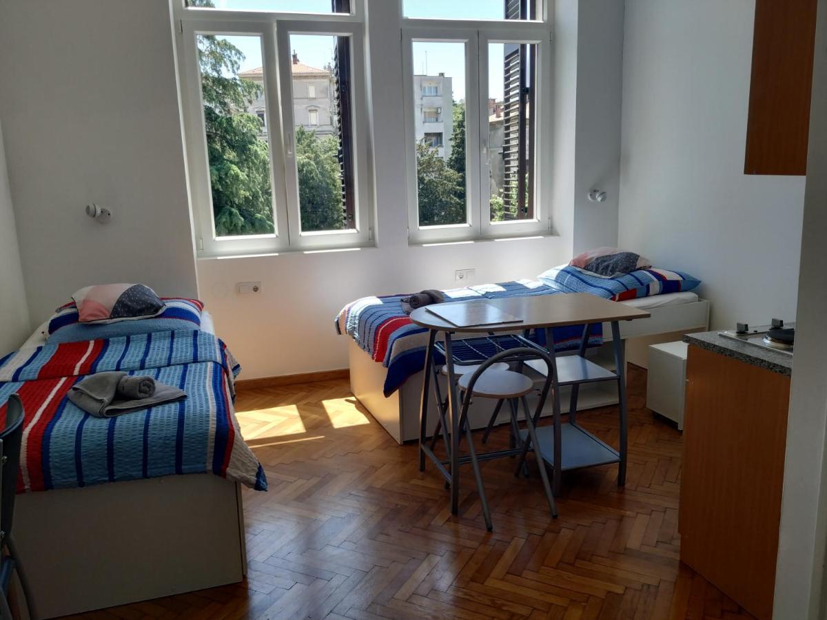 Apartments Todorovic พูลา ภายนอก รูปภาพ