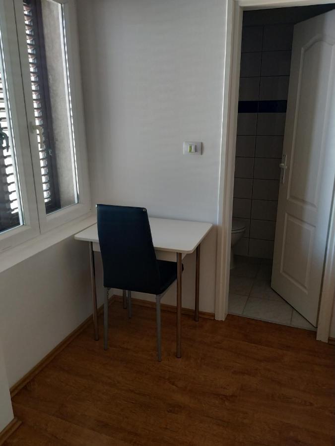 Apartments Todorovic พูลา ภายนอก รูปภาพ