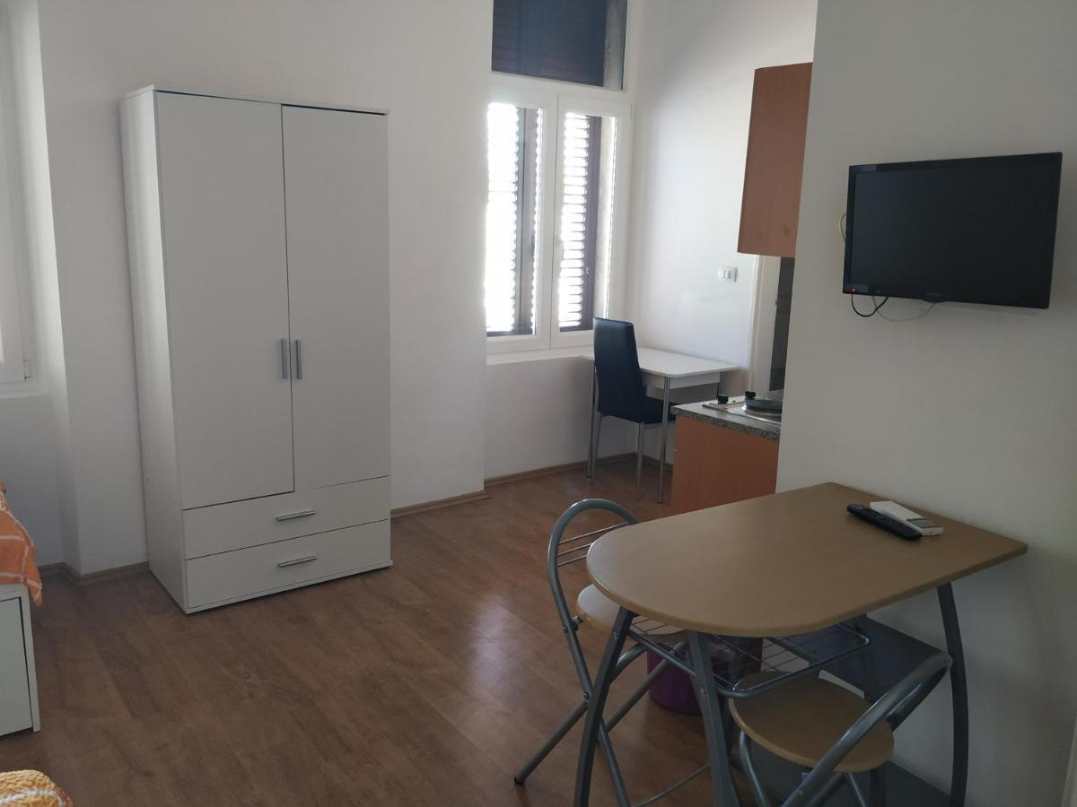 Apartments Todorovic พูลา ภายนอก รูปภาพ