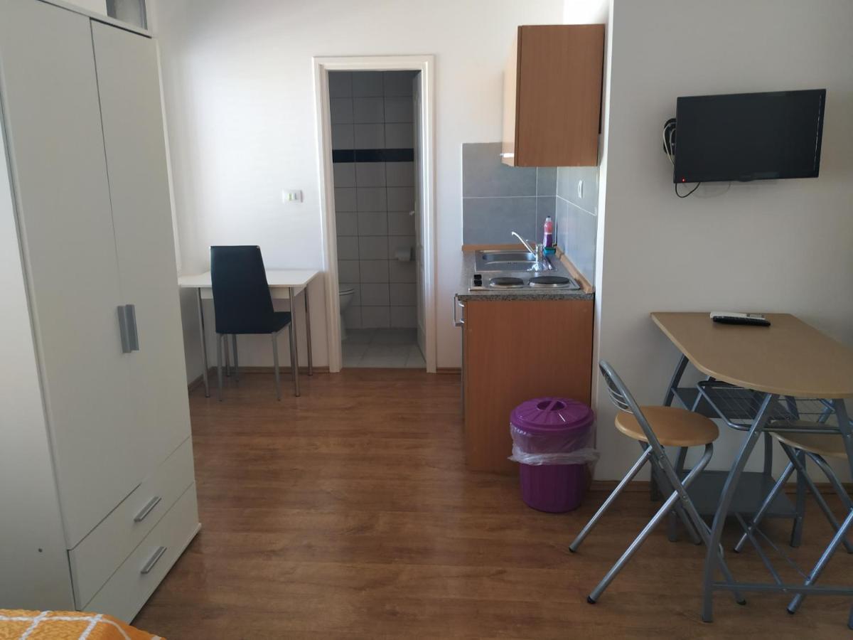 Apartments Todorovic พูลา ภายนอก รูปภาพ